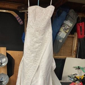 David bridal wedding dress